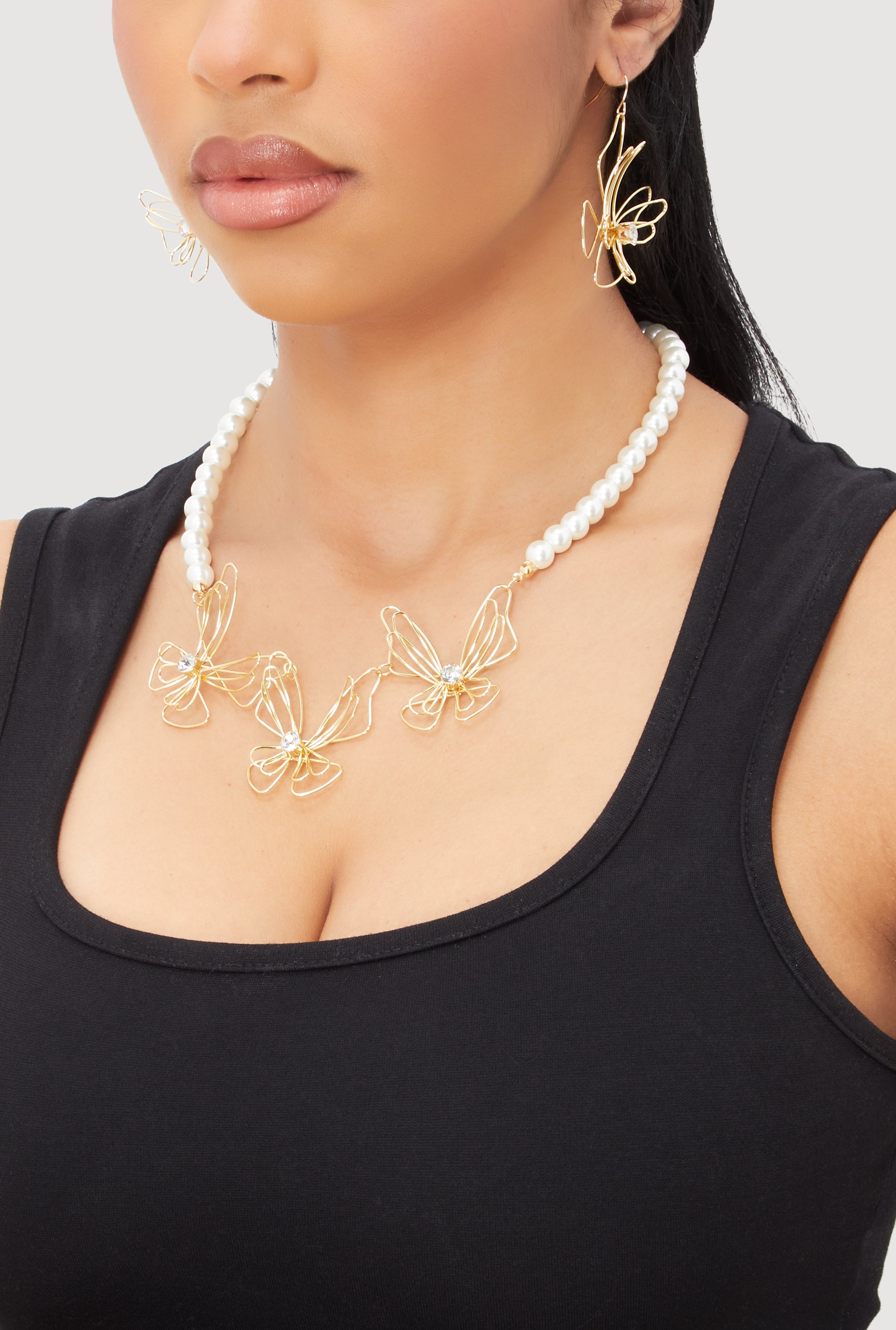Elegant Faux Pearl Cubic Zirconia Butterfly Detail Necklace Set